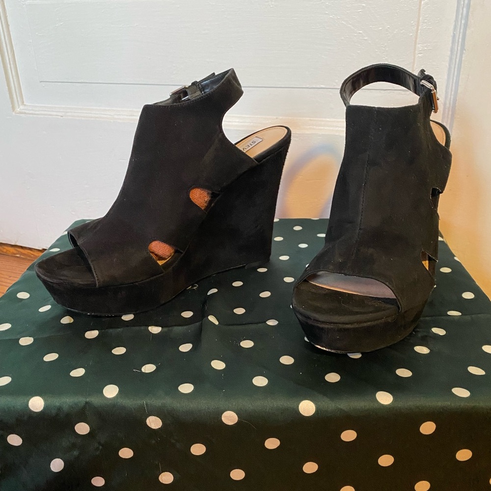 Steve Madden Emmy Black Suede Wedge Heel Size 8.5 GREAT CONDITION